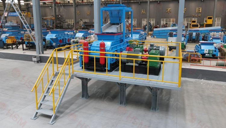 設(shè)備老舊效率低？老沙場(chǎng)升級(jí)改造 認(rèn)準(zhǔn)華盛銘全液壓對(duì)輥制砂機(jī)