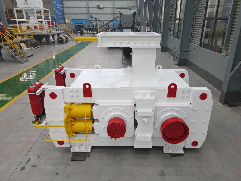 華盛銘高壓輥磨機：輥皮壽命長、振動小，滿足水泥熟料24小時連續(xù)粉磨